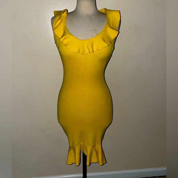 Yellow dress size small - Picture 4 of 7